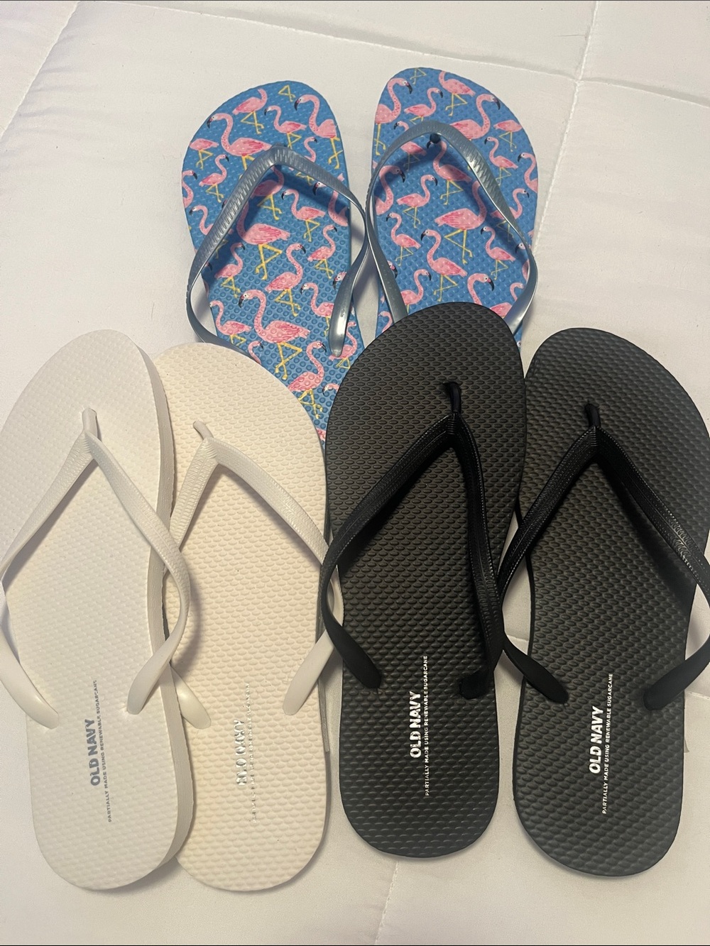 Old Navy Women’s Flip Flops - Black, White & Blue Flamingo Flip Flops New Size 9